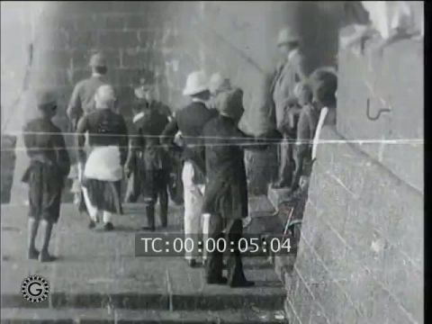 INDE. RETOUR DE GUERRE : INDIGENES DEBARQUANT A BOMBAY (India. War Return: Natives in Bombay)